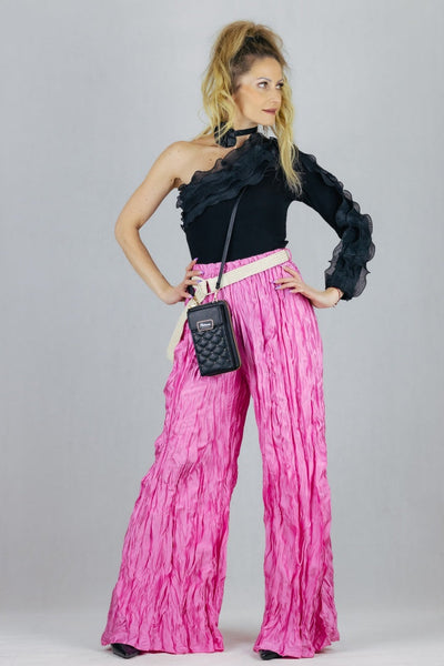 Eleganckie spodnie gniecione z satynowym połyskiem - różowe UNIWERSALNY Lamiar Spodnie Inspiracja Jelenia Gora